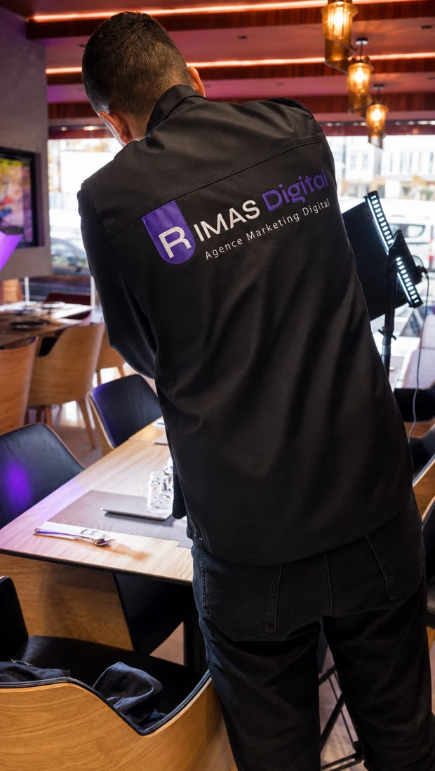 Tournage vidéo dans un restaurant par RIMAS Digital
